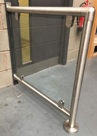 Stainless steel tube barrier with glass infill